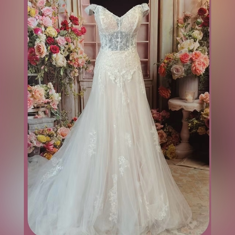 Stella York Elegant Lace Wedding Dress